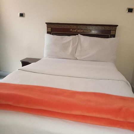 Lucy Guest House Addis Abeba Buitenkant foto