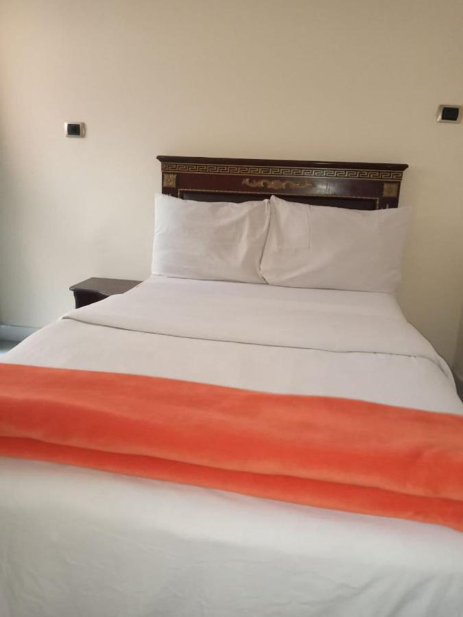 Lucy Guest House Addis Abeba Buitenkant foto