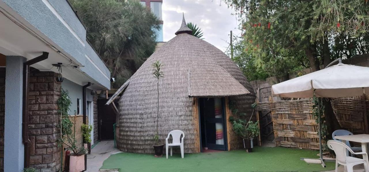 Lucy Guest House Addis Abeba Buitenkant foto